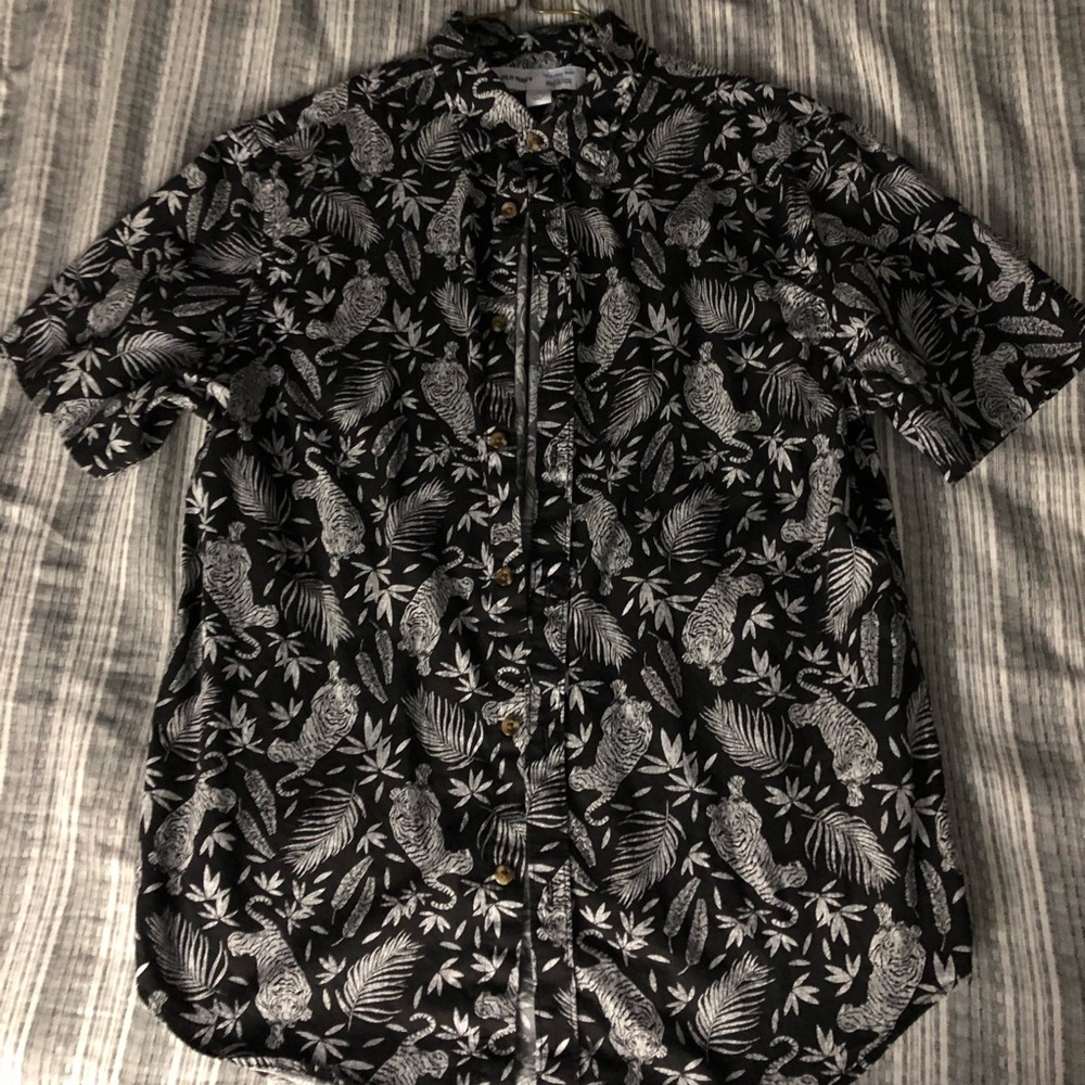 Old Navy SS Button-Up Shirt Size M